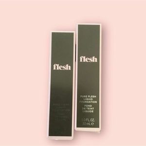 NWT
flesh Liquid Foundation 10 pudding warm peach  1 fl. oz.